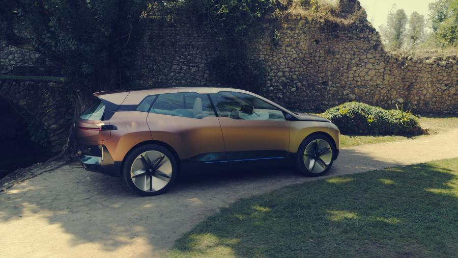  BMW Vision iNEXT 2018 года  (фото 14 из 128)